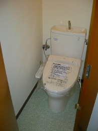 トイレは配管も含めすべて新しいものと交換しました。