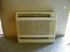 古い温水暖房機です。